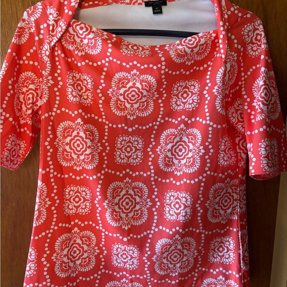 Ann Taylor Red and White Floral Short Sleeve Top